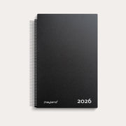 Aftalekalender A4 2026 med sort omslag i PP-plast og spiralryg