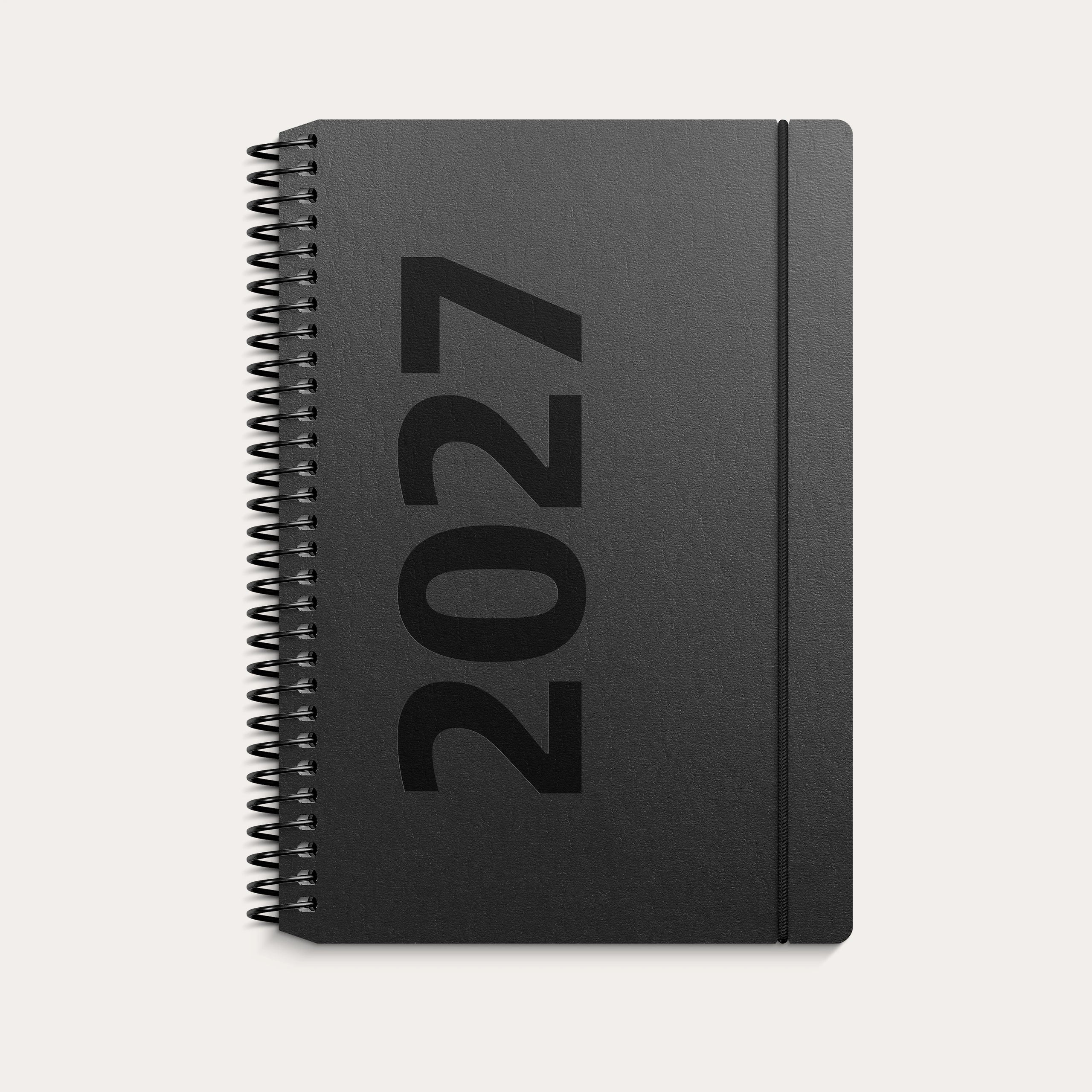 A6 ugekalender højformat matsort genbrugskarton 2027
