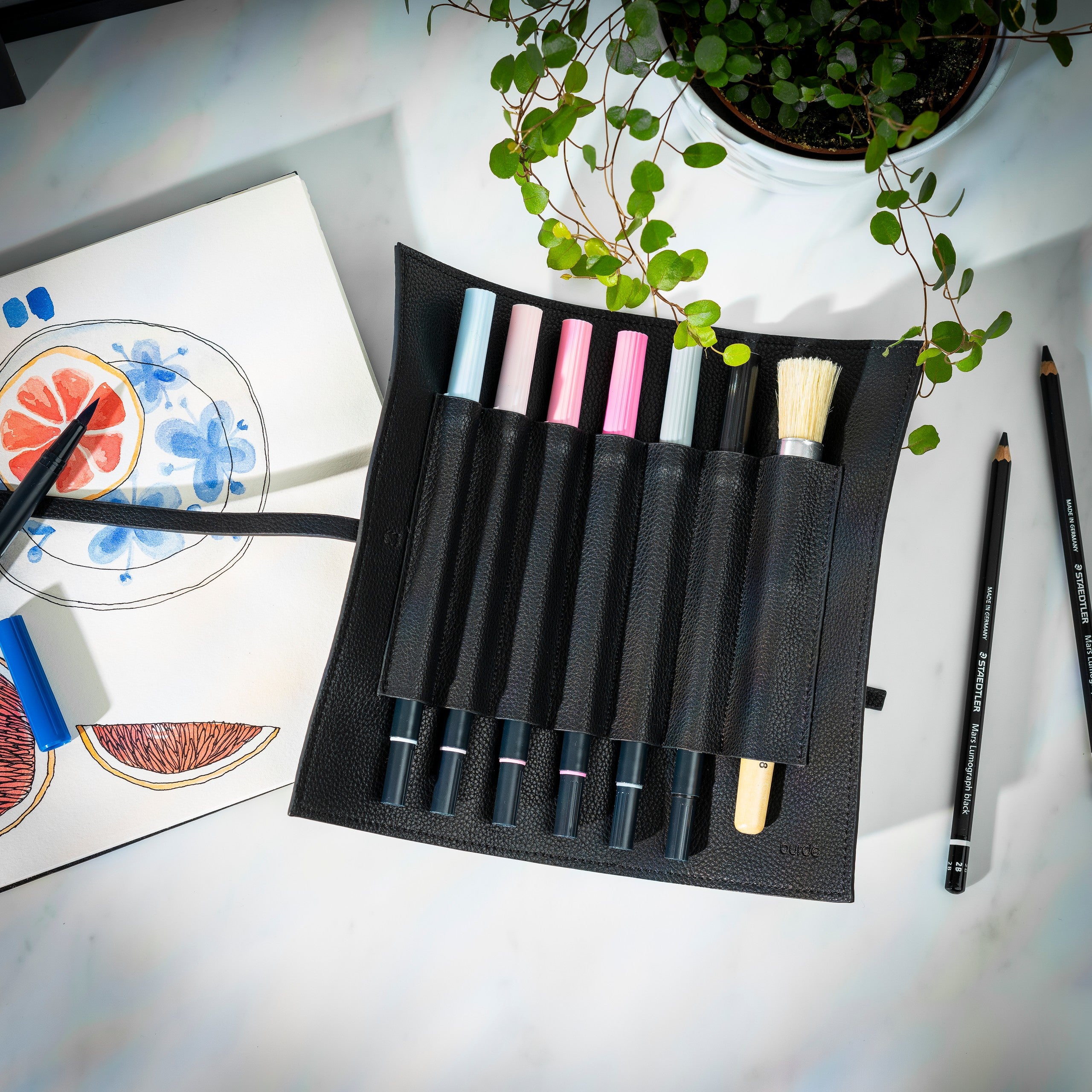 Penalhus med bindebånd sort