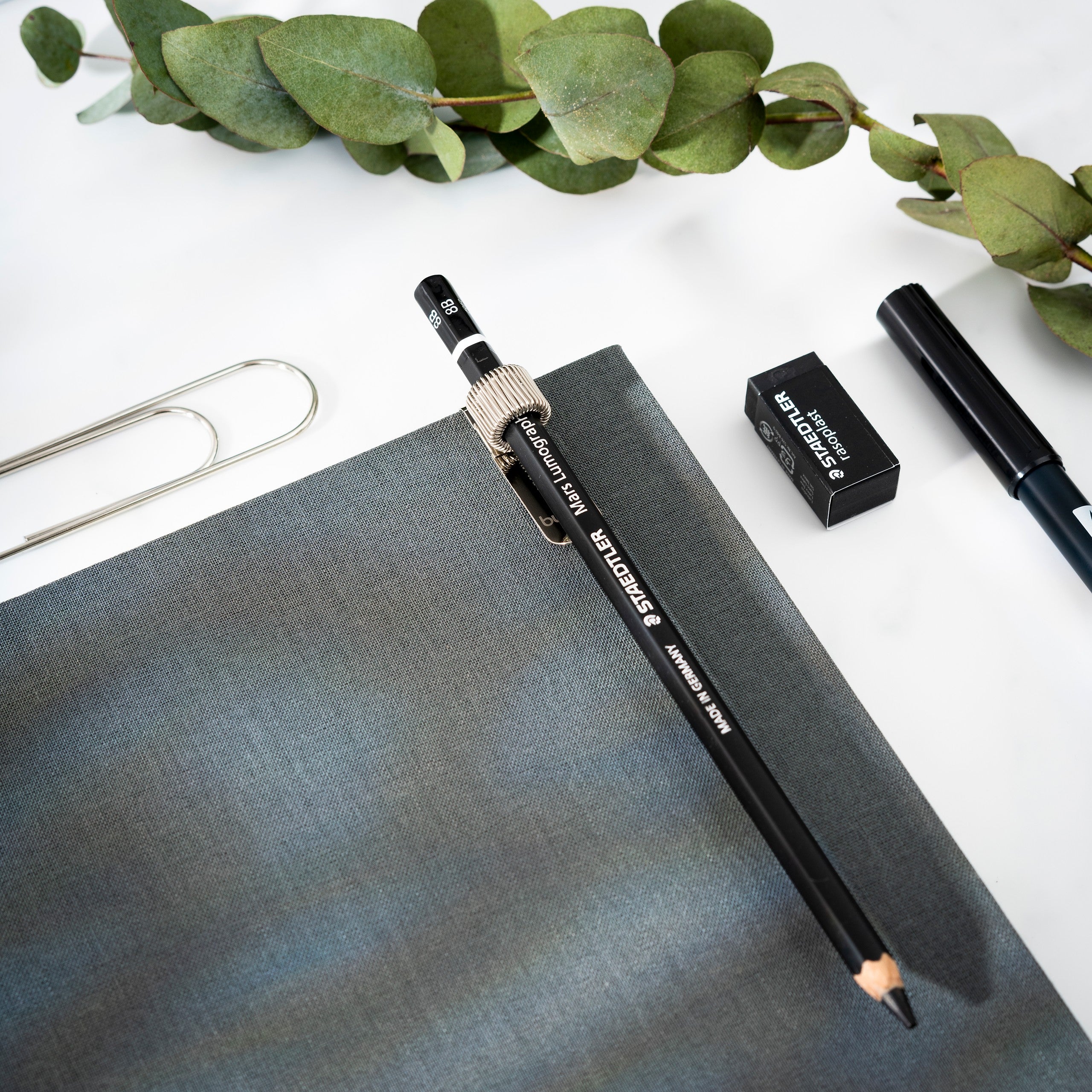 Pen holder silver